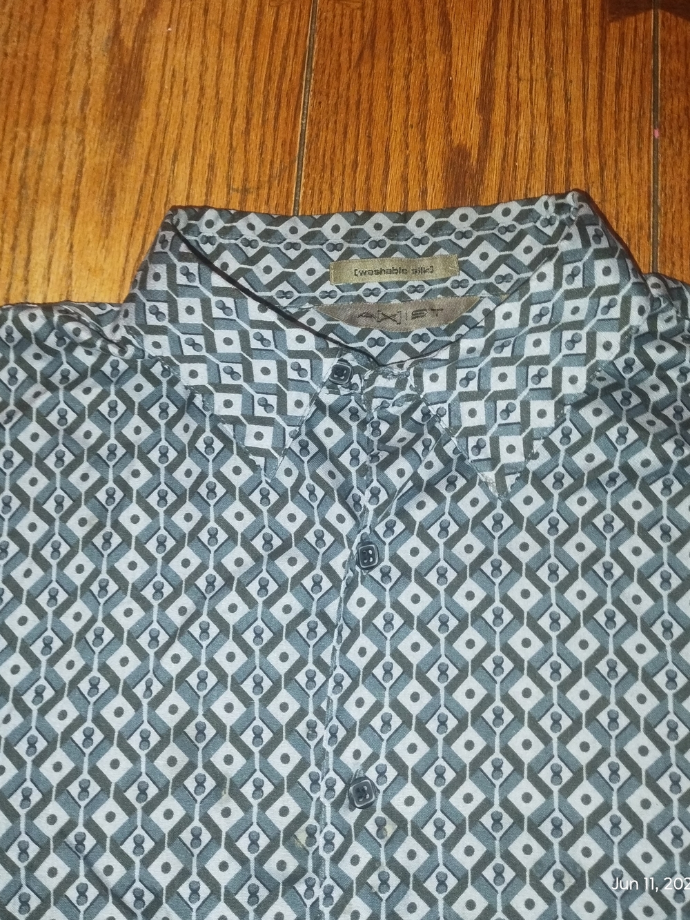 Axist Men's Medium Silk Shirt